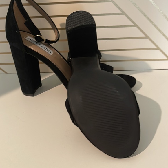 Steve Madden - Black Suede 4” block heel - Picture 2 of 2